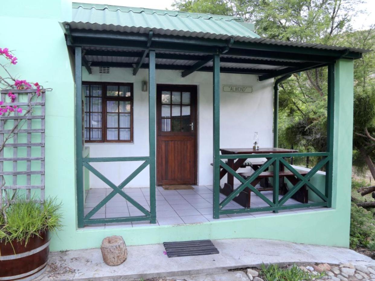 מונטאגו Rainbow Glen Self Catering Chalets חדר תמונה